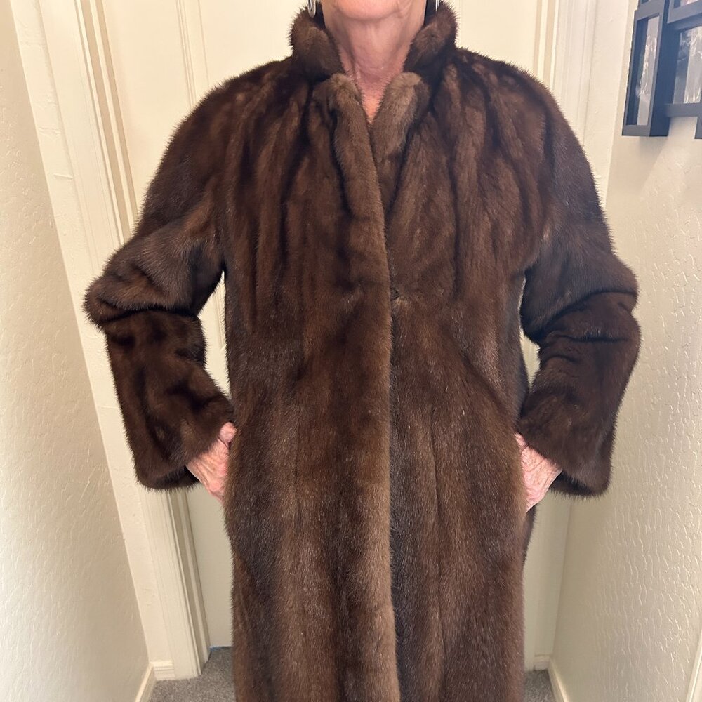 Full length mink coat - Picture 9 of 14